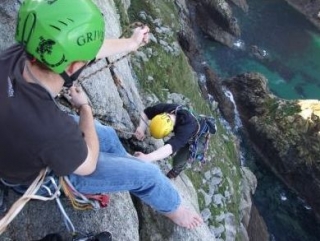 Escalando los acantilados de Cornwall 